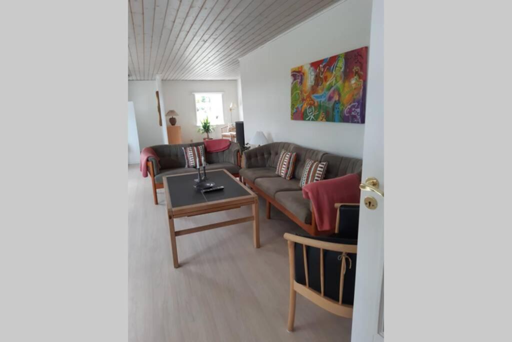Skønt hus, med 5 soveværelser Sæby Eksteriør billede